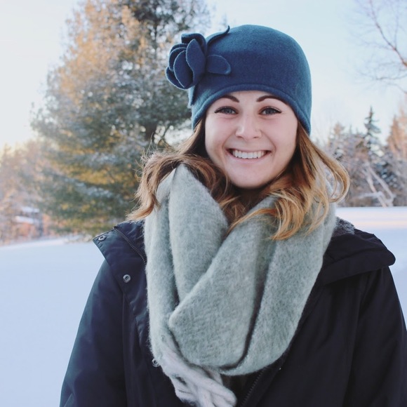 Meet your Posher, Paige - Picture 1 of 1